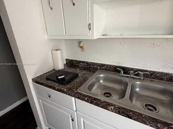 2246 Mcclellan St, Hollywood FL 33020