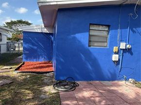 2246 Mcclellan St, Hollywood FL 33020