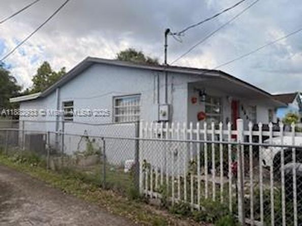 3040 NW 65th St, Miami FL 33147