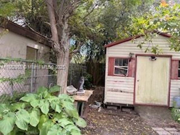 3040 NW 65th St, Miami FL 33147