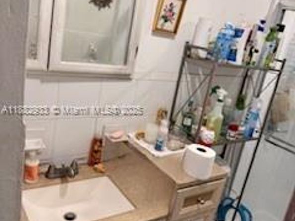 3040 NW 65th St, Miami FL 33147