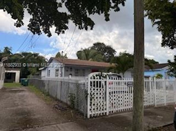 3040 NW 65th St, Miami FL 33147