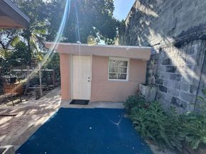 110 NW 52nd St, Miami FL 33127