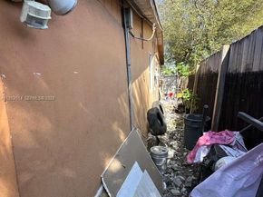 110 NW 52nd St, Miami FL 33127