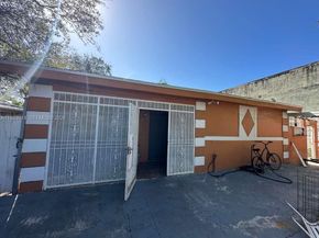 110 NW 52nd St, Miami FL 33127