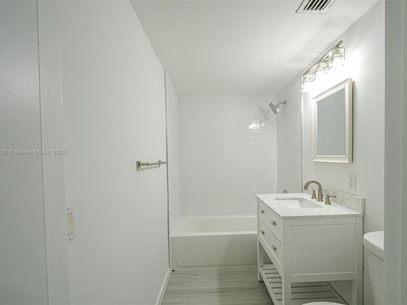 2740 SW 28th Ter 603, Miami FL 33133