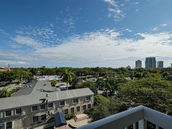 2740 SW 28th Ter 603, Miami FL 33133