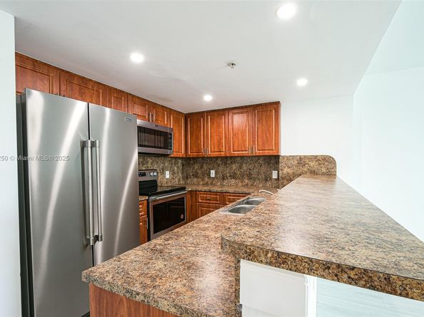 2740 SW 28th Ter 603, Miami FL 33133