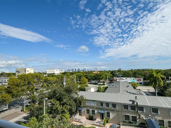 2740 SW 28th Ter 603, Miami FL 33133