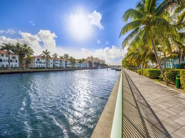3030 NE 188th St 602, Aventura FL 33180