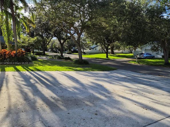 15246 SW 146th St, Miami FL 33196