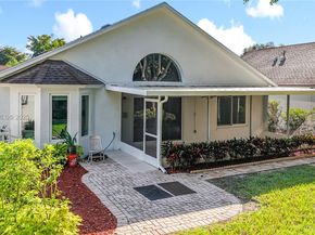 356 Hammocks Trl, Green Acres FL 33413