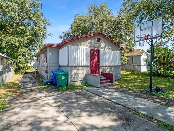 1369 NW 68th Ter, Miami FL 33147