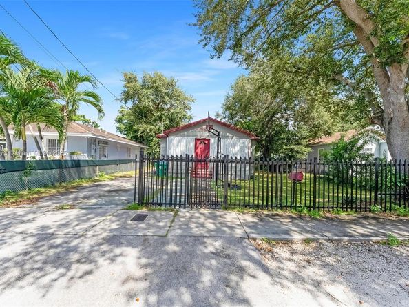 1369 NW 68th Ter, Miami FL 33147