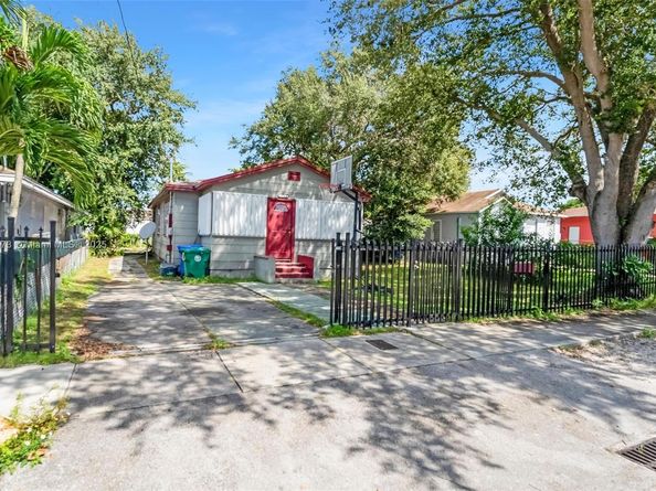 1369 NW 68th Ter, Miami FL 33147