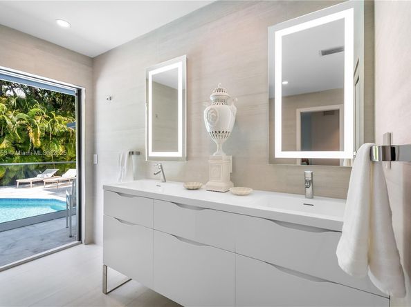 5970 Alton Rd, Miami Beach FL 33140