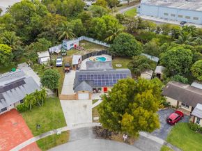 8330 NW 3rd St, Pembroke Pines FL 33024