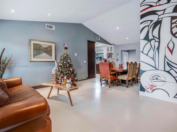 8330 NW 3rd St, Pembroke Pines FL 33024