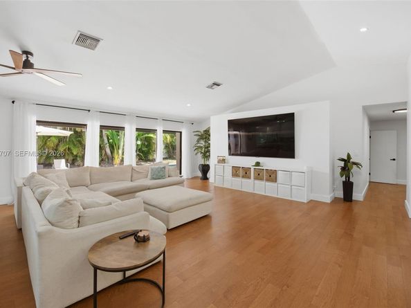 395 NW 89th Ln, Coral Springs FL 33071
