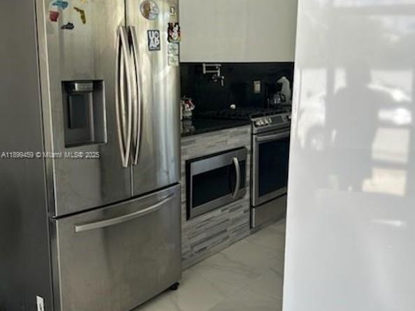 431 NW 82nd Ave 909, Miami FL 33126