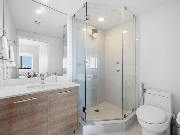 650 NE 32nd St 2502, Miami FL 33137