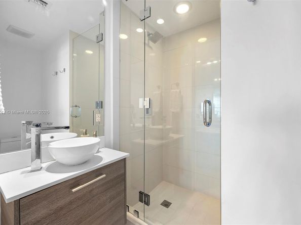 650 NE 32nd St 2502, Miami FL 33137