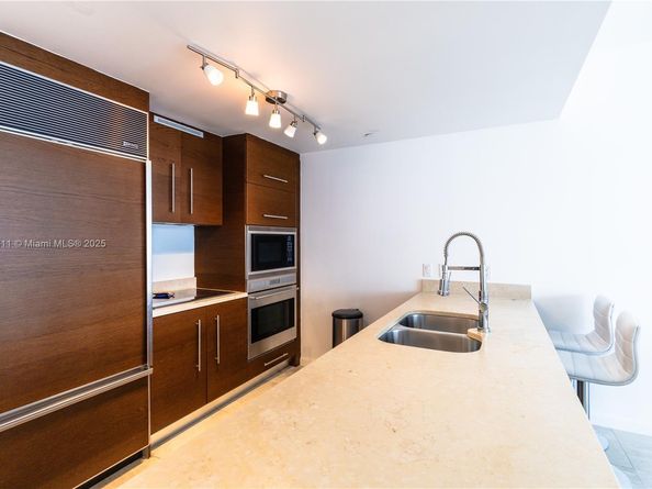 475 Brickell Ave 3512, Miami FL 33131