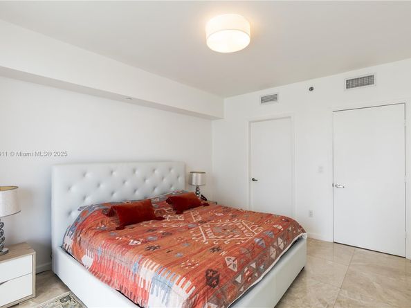 475 Brickell Ave 3512, Miami FL 33131