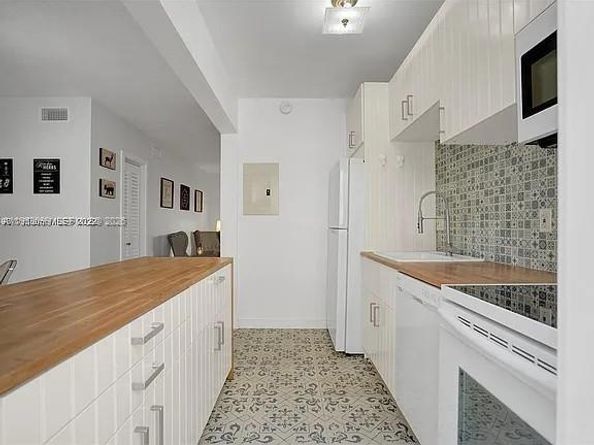 915 SE 8th St 106, Miami Beach FL 33139