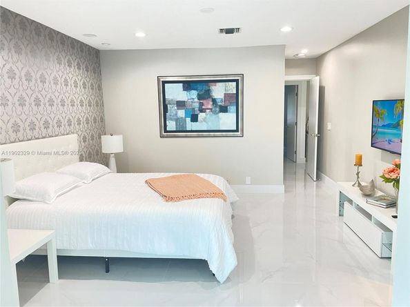 404 Coconut Isle Dr, Fort Lauderdale FL 33301