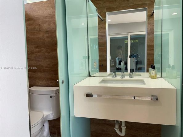 404 Coconut Isle Dr, Fort Lauderdale FL 33301