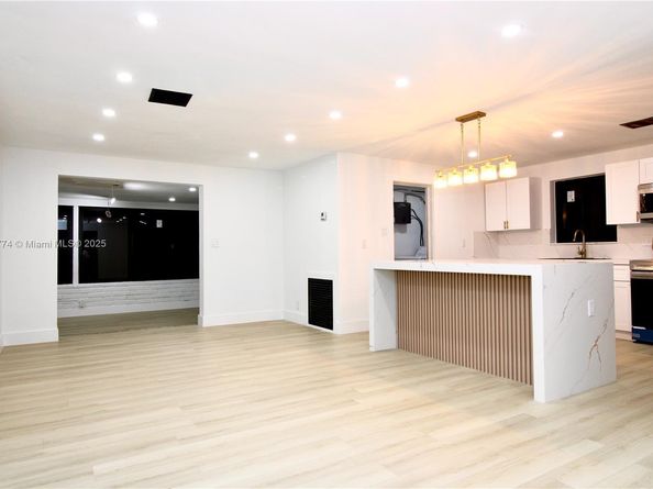 3611 NE 17th Ave, Pompano Beach FL 33064