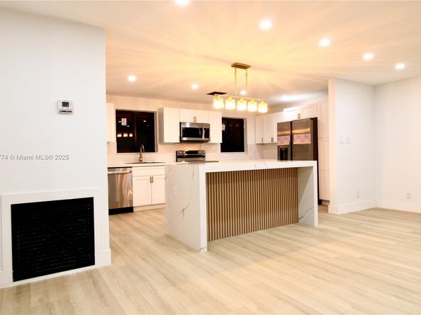 3611 NE 17th Ave, Pompano Beach FL 33064