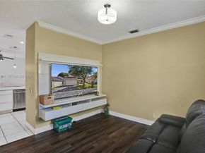 636 Sand Creek Cir, Weston FL 33327