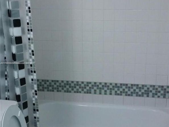 3441 NW 44th St 106, Oakland Park FL 33309