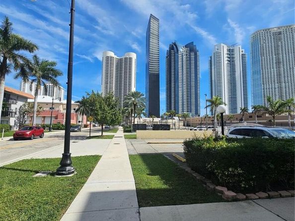 200 172nd St 102, Sunny Isles Beach FL 33160