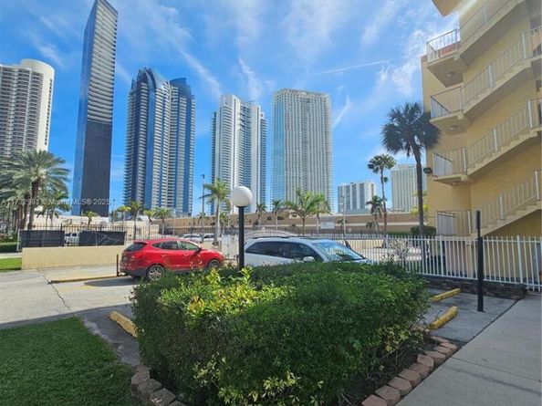 200 172nd St 102, Sunny Isles Beach FL 33160