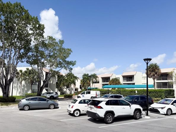 301 Racquet Club Rd 203, Weston FL 33326