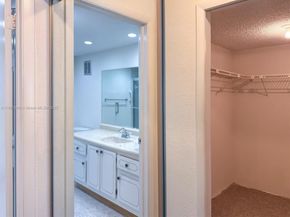 301 Racquet Club Rd 203, Weston FL 33326