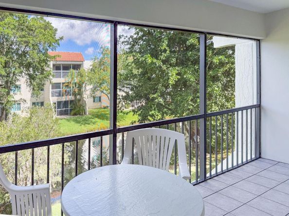 301 Racquet Club Rd 203, Weston FL 33326