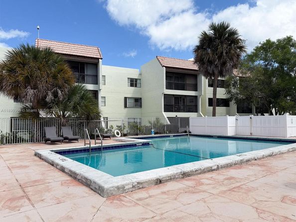 301 Racquet Club Rd 203, Weston FL 33326
