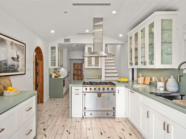4640 N Bay Rd, Miami Beach FL 33140