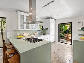 4640 N Bay Rd, Miami Beach FL 33140