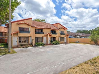 10194 SW 77th Ct