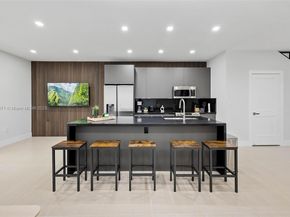 1890 NW 26th St, Miami FL 33142
