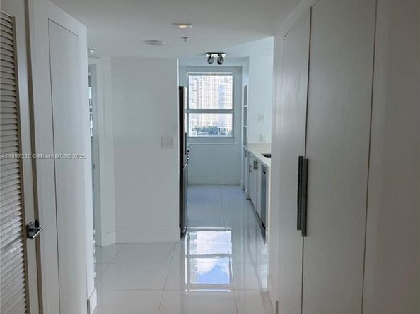 1155 Brickell Bay Dr 1210, Miami FL 33131