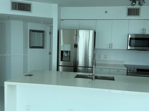 1155 Brickell Bay Dr 1210, Miami FL 33131