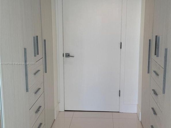 1155 Brickell Bay Dr 1210, Miami FL 33131