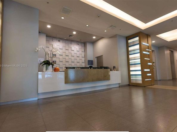 1900 N Bayshore Dr 3909, Miami FL 33132