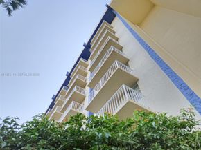 4550 NW 9th St 704E, Miami FL 33126